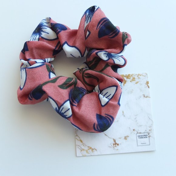 Oversized Scrunchie - Muted Floral Flamingo - Picture 4 of 8